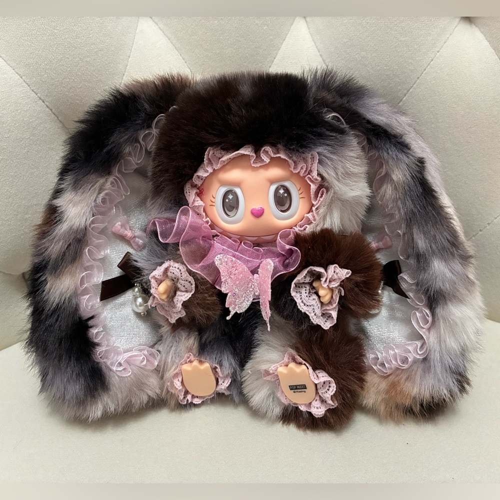 Beautiful sitting labubu bunny - New, high-quality custom